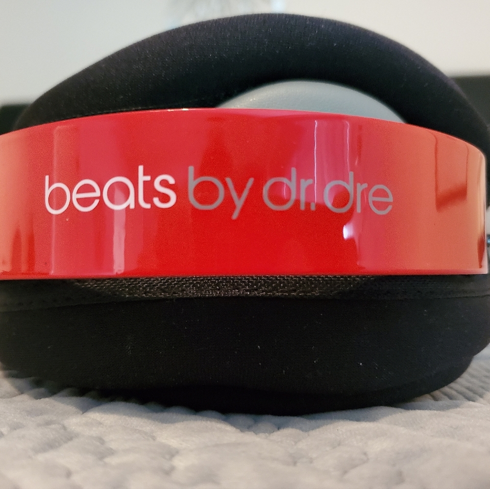 Beats wireless headphones.